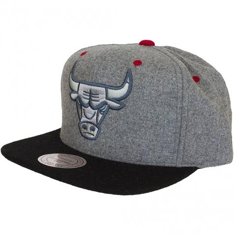 Mitchell & Ness Snapback Cap Chicago Bulls grau/schwarz 