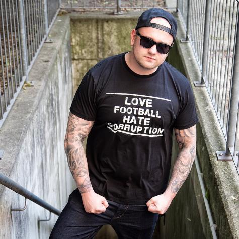 Männersport T-Shirt Love Football Hate Corruption schwarz/weiß 