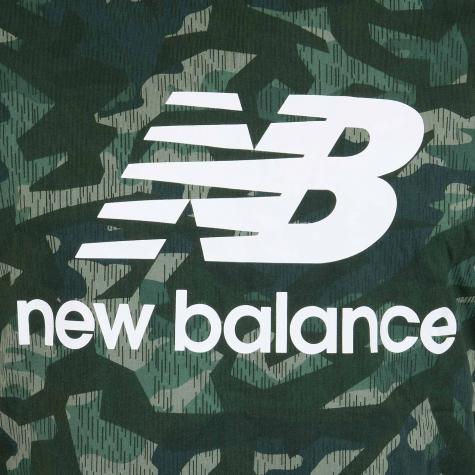 New Balance T-Shirt Essentials Stack Logo grün 