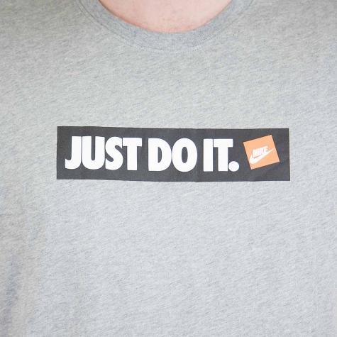 Nike T-Shirt Just Do It grau/weiß 