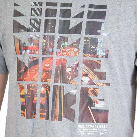 Nike T-Shirt Photo Tokyo grau 