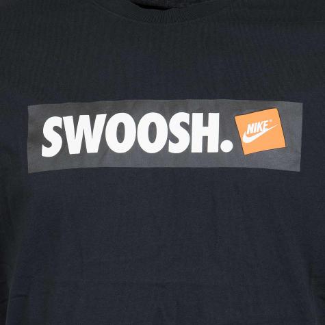 Nike T-Shirt Swoosh Bumper Sticker schwarz/weiß 